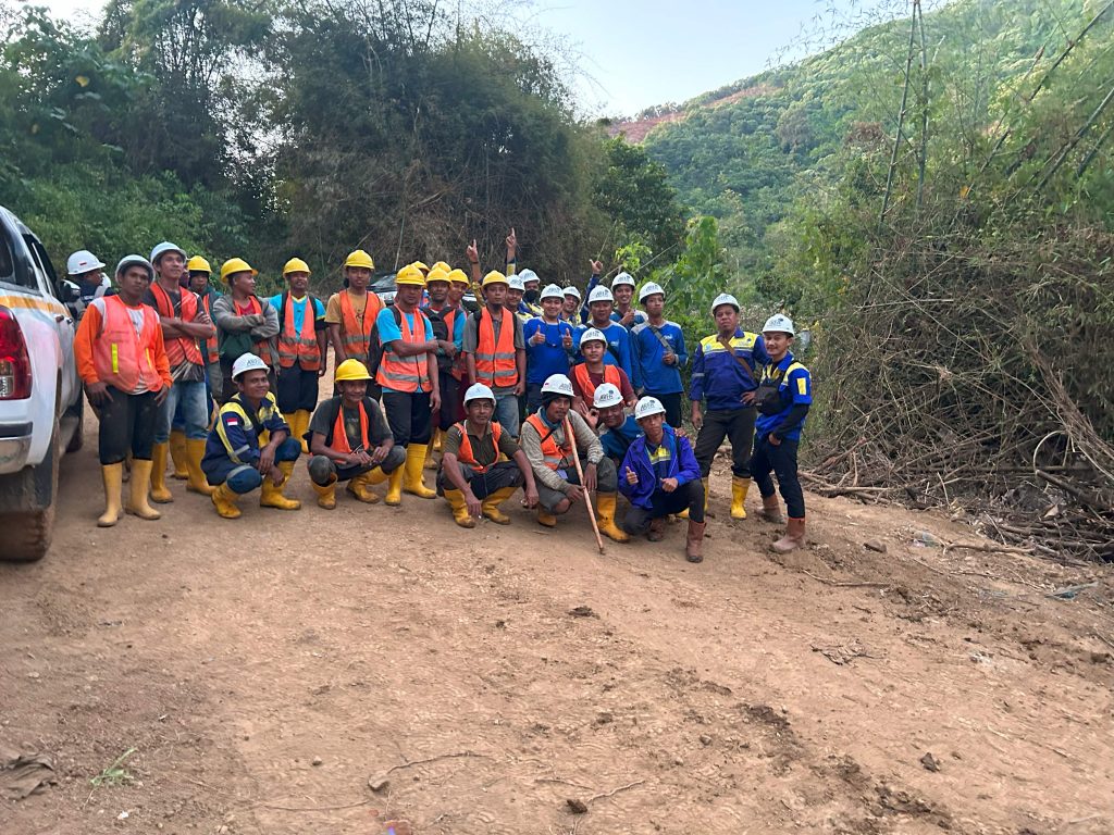 Arfa crew group photo on site access road