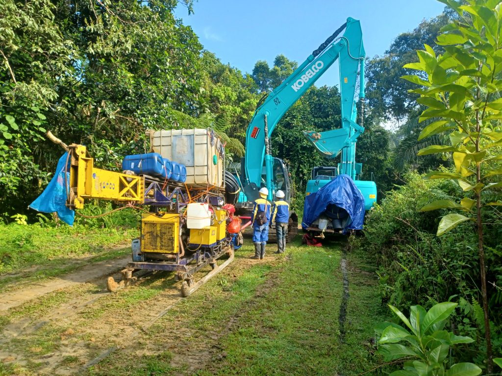 Excavator supporting drill rig mobilization